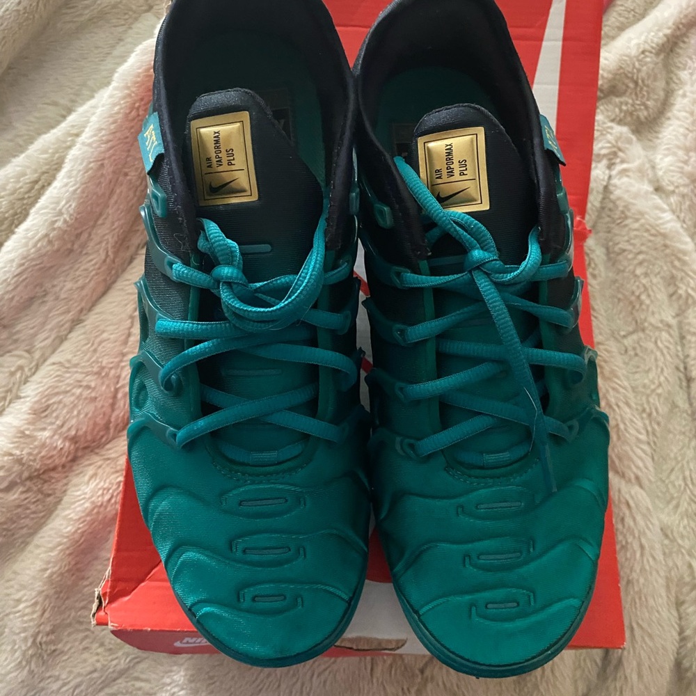 Nike Air Vapor max Plus city special- Mystic Green/Metallic Gold- size 8